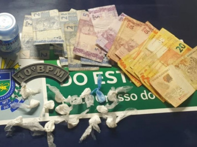 Indivíduos são presos por tráfico de drogas
