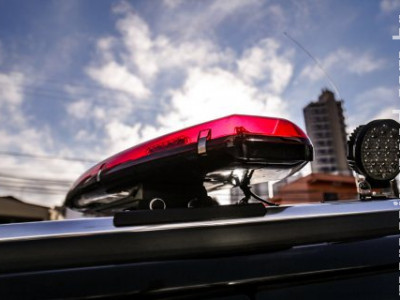 Irmãos são esfaqueados após desentendimento em conveniência