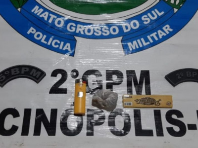 Jovem é preso com maconha durante abordagem