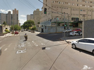 Ladrão empurra e rouba mulher na região central de Campo Grande