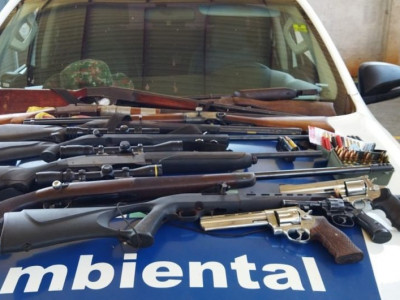 PMA prende 8 e apreende 12 armas entre rifles, espingardas e revólveres