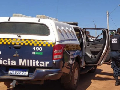 Polícia prende dois que invadiram e furtaram residência