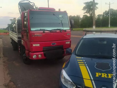 PRF apreende caminhão com placas clonadas do Exército