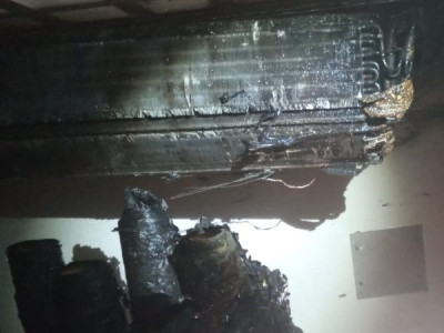 Princípio de incêndio destrói materiais em gráfica