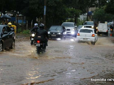 Risco de tempestades deixa moradores de MS em extremo alerta