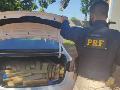 Traficante é preso em carro roubado com 293 quilos de maconha