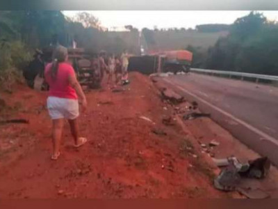 Casal morre em acidente entre cinco veículos em Eldorado