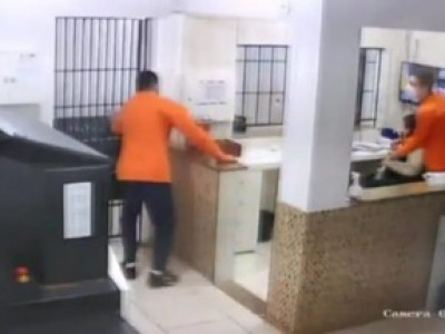 Cinco policiais são presos por corrupção em presídios