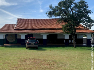 Homem ameaça ex-mulher ao vê-la entrar em tabacaria com amigos