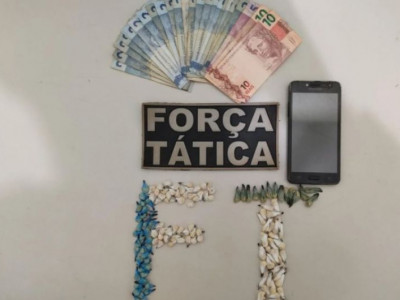 Homem é preso por tráfico de drogas durante policiamento