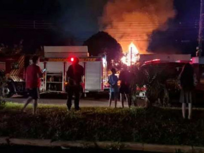 Incêndio destrói residência em Ponta Porã