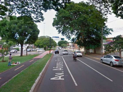 Jovem apanha de assaltantes na Afonso Pena