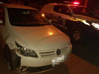 Motorista bêbado é preso após fugir da polícia