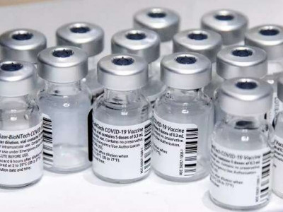 Pfizer: vacina específica contra Ômicron é cenário mais provável 