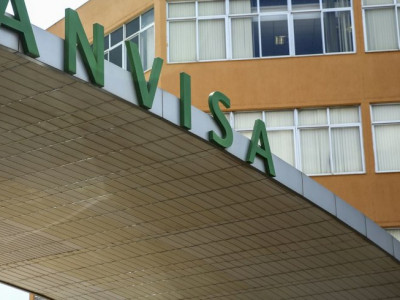 Anvisa alerta que 50 Ervas Emagrecedor está proibido no Brasil 