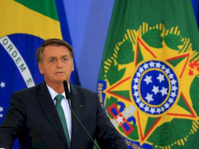 Bolsonaro firma parceria com governadores
