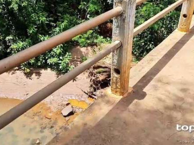 Bombeiros socorrem jovem que pulou de ponte no Colibri