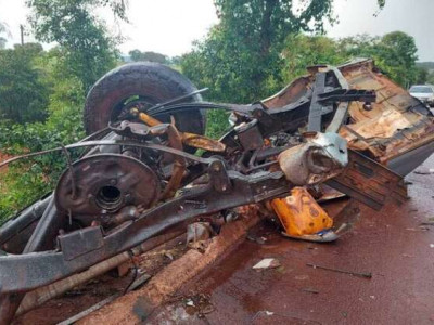 Casal fica ferido e motorista foge de acidente em Terenos