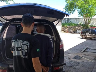 Com drogas e dinehiro de furto, homem é preso por tráfico