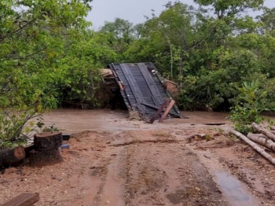 Com pontes e ruas destruídas, Camapuã decreta emergência
