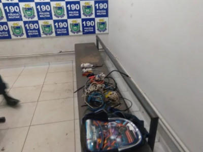 Dois são presos após furtar fios de cobre em hotel