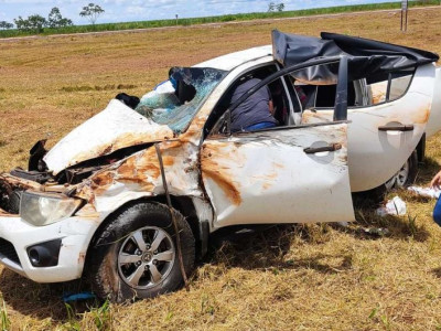 Família é socorrida após sofrer acidente na BR-060