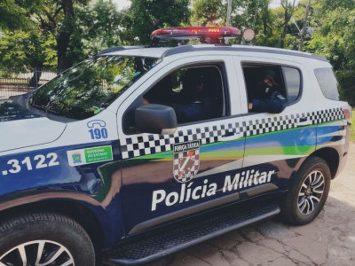 Homem é preso após agredir ex-companheira à pauladas