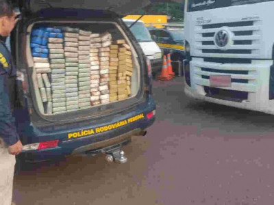 Homem é preso transportando 152 quilos de cocaína em veículo 