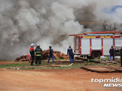 Incêndio atinge fábrica no Indubrasil