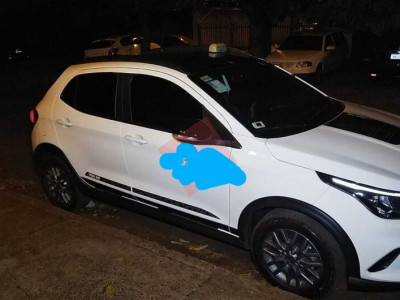 Taxista reage a assalto, mata bandido e comparsa foge 