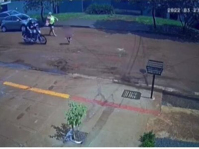 Câmeras flagram criança sendo atropelada por motociclista em Dourados