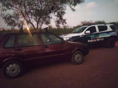 Carro com pneus furados e sem bateria é recuperado em Naviraí 