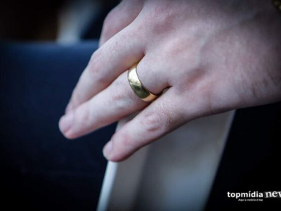Ex-marido pede R$ 30 mil para assinar divórcio