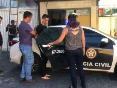 Filho mata mãe a facadas enquanto ela dormia