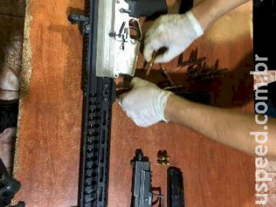 Flagrado com fuzil, ex-prefeito de cidade na fronteira é preso