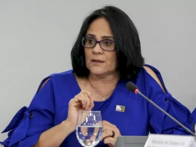 Governo cancela viagem de Damares a Palestina e Israel