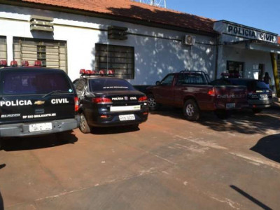 Homem mostra órgão genital em frente escola e acaba detido 