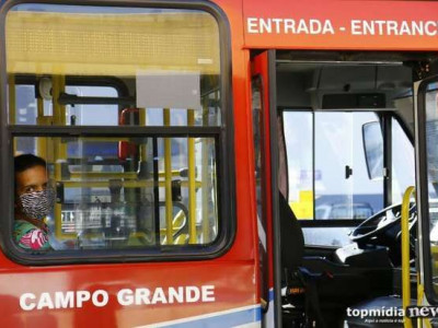 Homem toca e importuna jovem dentro de ônibus em Campo Grande