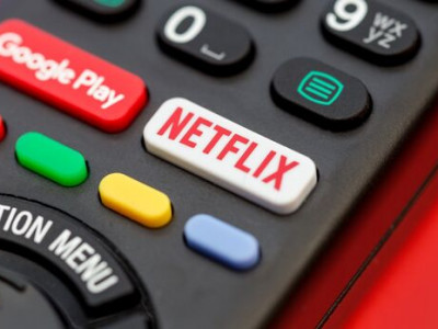 Netflix passará a cobrar taxa extra de usuários que compartilharem contas com outras pessoas
