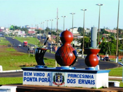 Rapaz é preso com droga escondida em galões de tinta