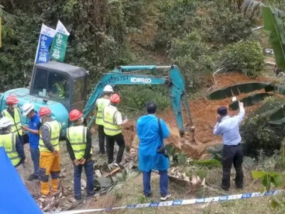 Socorristas localizam caixa-preta de avião que caiu na China