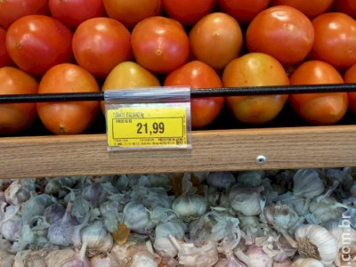 Tomate dispara e chega a R$ 21,99 o quilo nos supermercados 