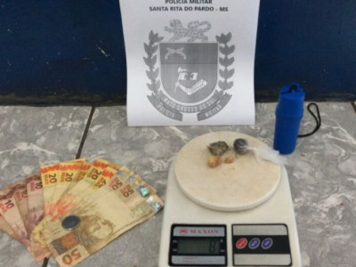 Adolescente é apreendido com drogas e dinheiro