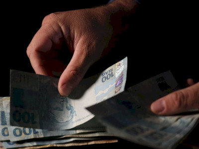Auxílio Brasil: Beneficiários com NIS final 7 recebem hoje 