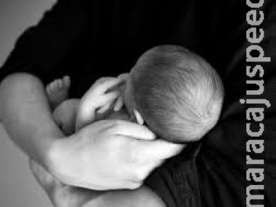 Bebê de 19 dias morre ao engasgar com leite materno 