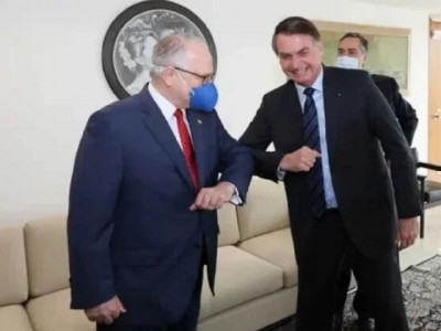 Bolsonaro diz que se depender do Fachin, Lula será presidente