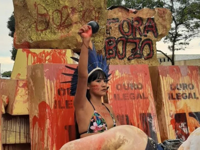 Indígenas fazem protesto em Brasília contra garimpo ilegal