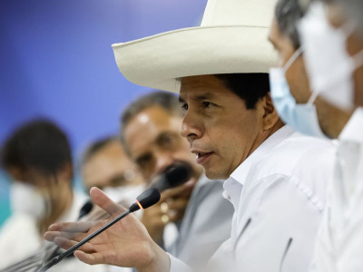 Peru impõe toque de recolher para conter protestos