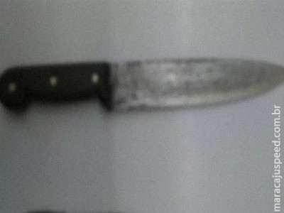Sentado em cadeira, morador é esfaqueado por desconhecido em MS