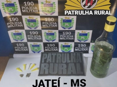 Grupo foge e polícia apreende entorpecentes abandonados